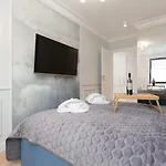 Moderna Luxury With Parking In By Renters شقة غدينيا