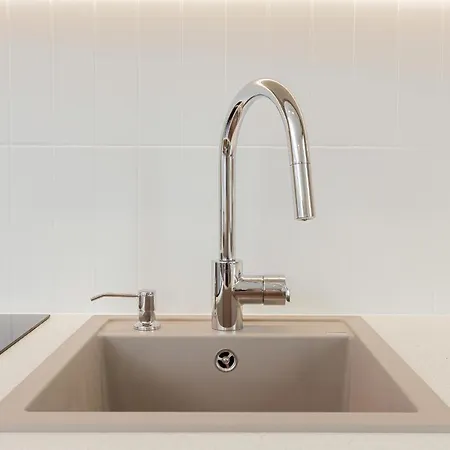 Moderna Luxury With Parking In By Renters 아파트 그디니아
