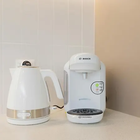 Moderna Luxury With Parking In By Renters *