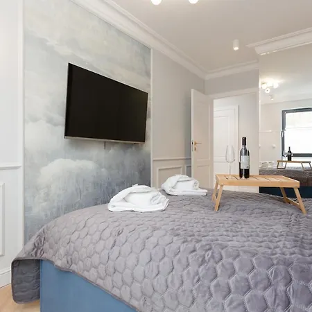 Moderna Luxury With Parking In By Renters 아파트 그디니아