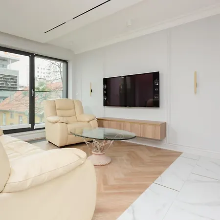 아파트 Moderna Luxury With Parking In By Renters *