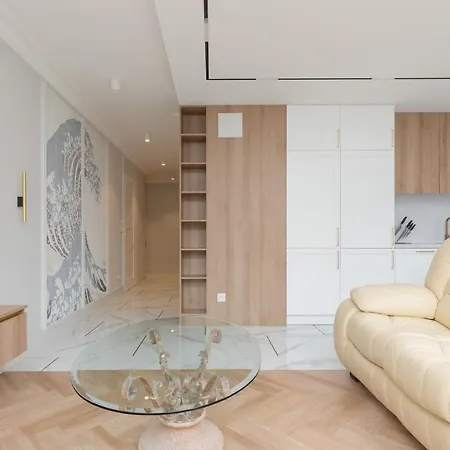 Moderna Luxury With Parking In By Renters Apartamento