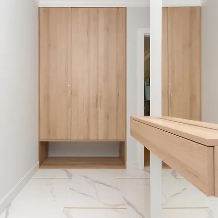 아파트 Moderna Luxury With Parking In By Renters 그디니아