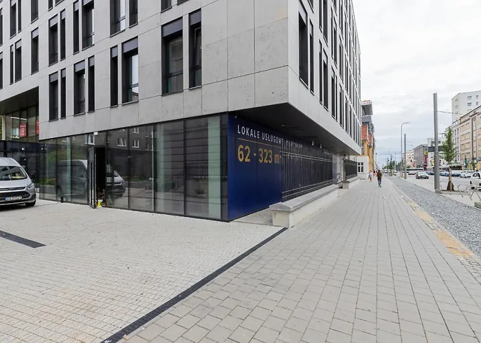 Moderna Luxury With Parking In By Renters